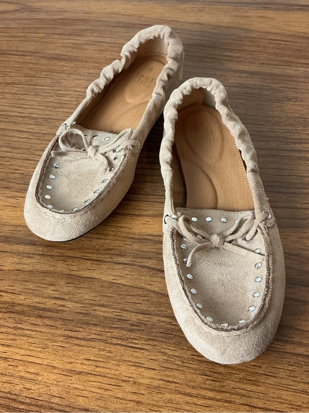 Women’s Suede Elastic-Back Moccasin Flats in Beige Size 6